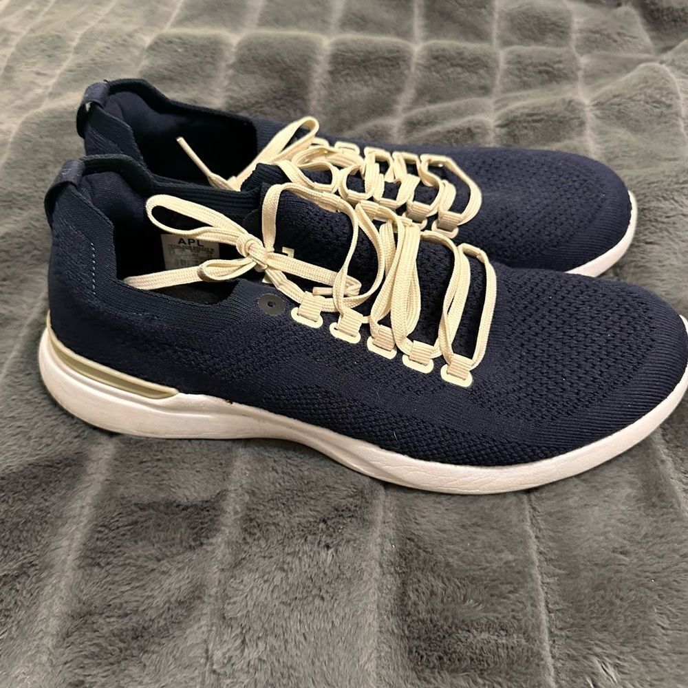 Women’s APL Techloom Breeze Navy Shoes 9.5